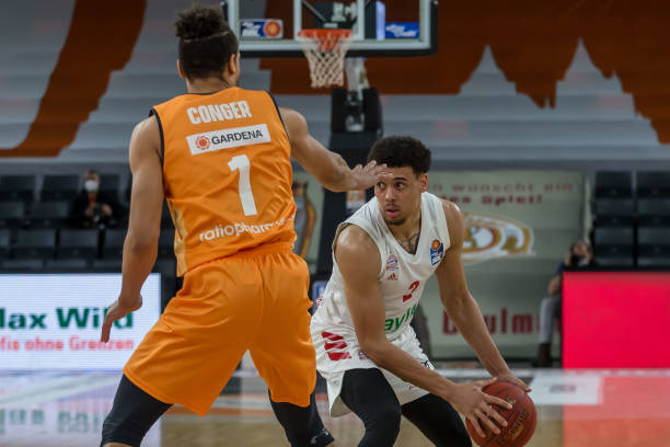 伍的总教练 伍的总教练